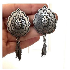 Vintage 1988 JJ Jonette Jewelry pewter southwestern style feather post earrings